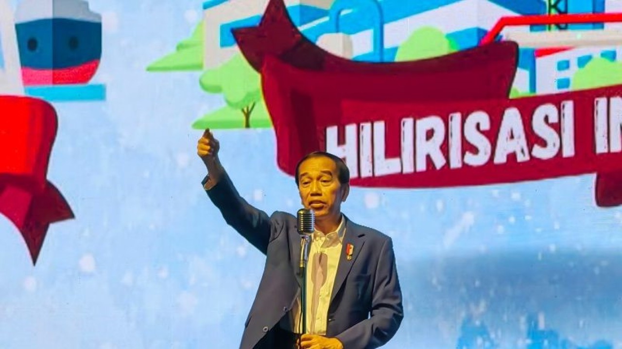 Presiden Joko Widodo saat menyampaikan arahan dalam peluncuran rancangan akhir RPJPN 2025-2045 oleh Kementerian PPN/Bappenas di Jakarta, Kamis (15/6/2023). (ANTARA/Gilang Galiartha)