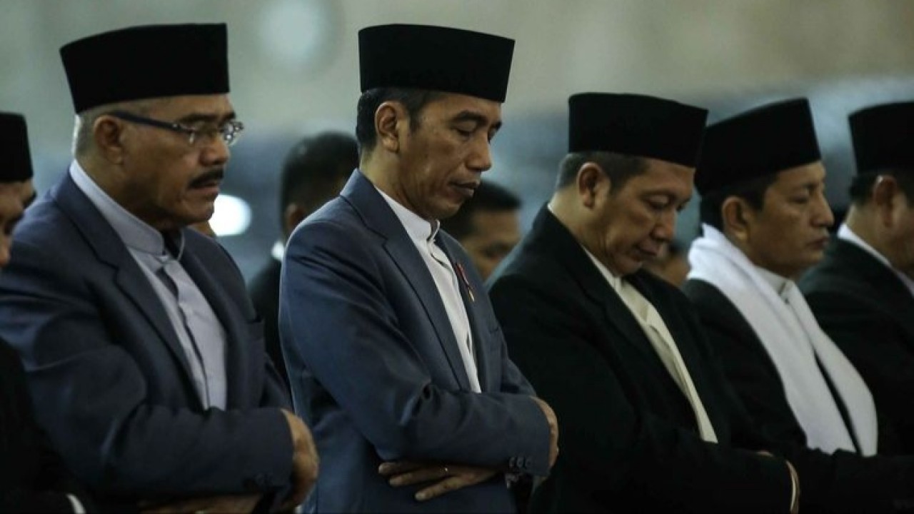 Presiden Jokowi salat id. (Kompas.com)