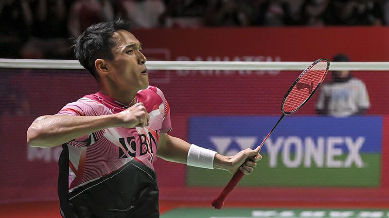 Arsip - Pebulu tangkis tunggal putra Indonesia Jonatan Christie meluapkan kegembiraannya usai menang atas rekan senegaranya pebulu tangkis tunggal putra Chico Aura Dwi Wardoyo dalam final turnamen Daihatsu Indonesia Masters 2023 di Istora Gelora Bung Karno, Senayan, Jakarta, Minggu (29/1/2023). Jonatan Christie atau Jojo menjuarai Indonesia Masters 2023 usai menang atas Chico Aura Dwi Wardoyo dengan skor 21-15 dan 21-13. ANTARA FOTO/M Risyal Hidayat/tom/pri. (ANTARA FOTO/M RISYAL HIDAYAT)