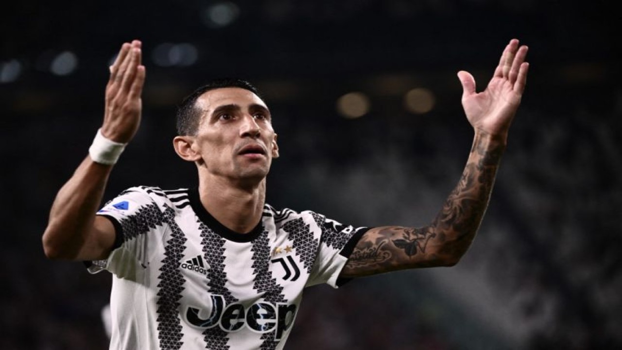 Juventus' Argentinian forward Angel Di Maria celebrates after opening the scoring during the Italian Serie A football match between Juventus and Sassuolo on August 15, 2022 at the Juventus stadium in Turin. (Photo by Marco BERTORELLO / AFP) (AFP/MARCO BERTORELLO)