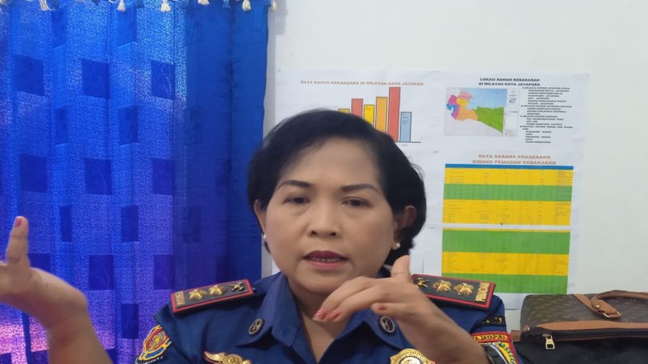 Kabid Damkar Kota Jayapura, Provinsi Papua, Margaretha Veronita Kirana (FOTO ANTARA/Ardiles Leloltery)
