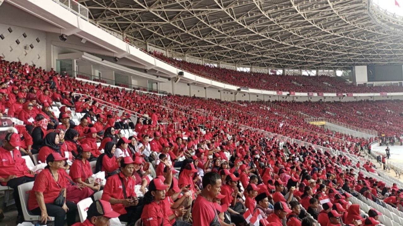 Kader PDIP Merahkan Kawasan GBK di Puncak Peringatan Bulan Bung Karno