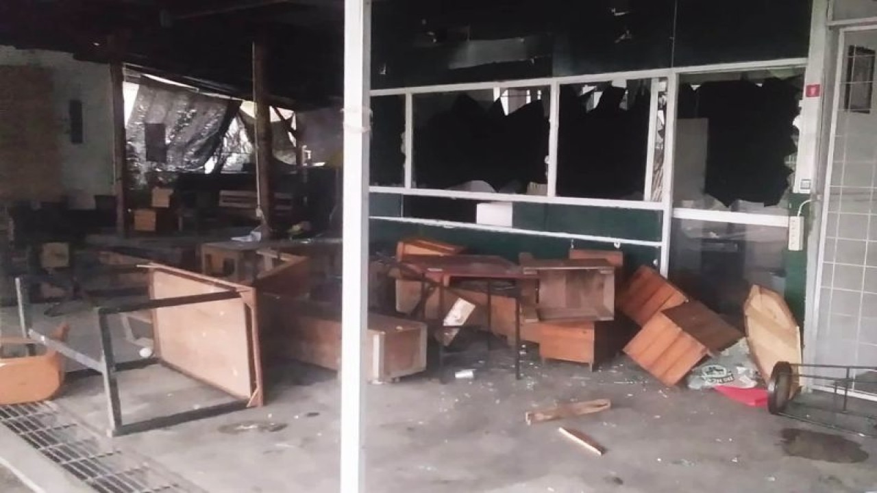 Kondisi salah satu kafe dirusak oleh sekelompok orang di kawasan Desa Tegalgondo, Kecamatan Karangploso, Kabupaten Malang, Jawa Timur, Minggu (25/6/2023). ANTARA/HO-Humas Polres Malang
