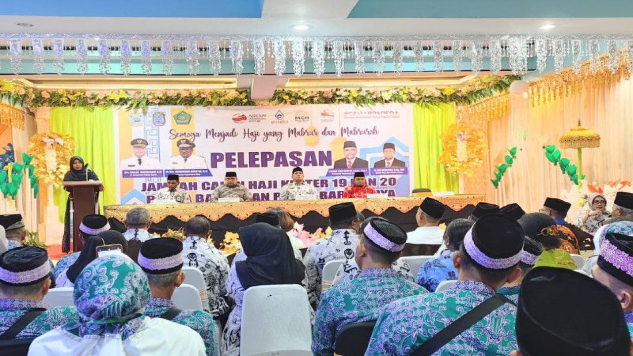 Pelepasan jamaah calon haji Provinsi Papua Barat dan Papua Barat Daya pada musim haji tahun 1444 Hijriah/2023 Masehi di Manokwari, Papua Barat, Senin (5/6/2023) (FOTO ANTARA/HO-Diskominfo Papua Barat)