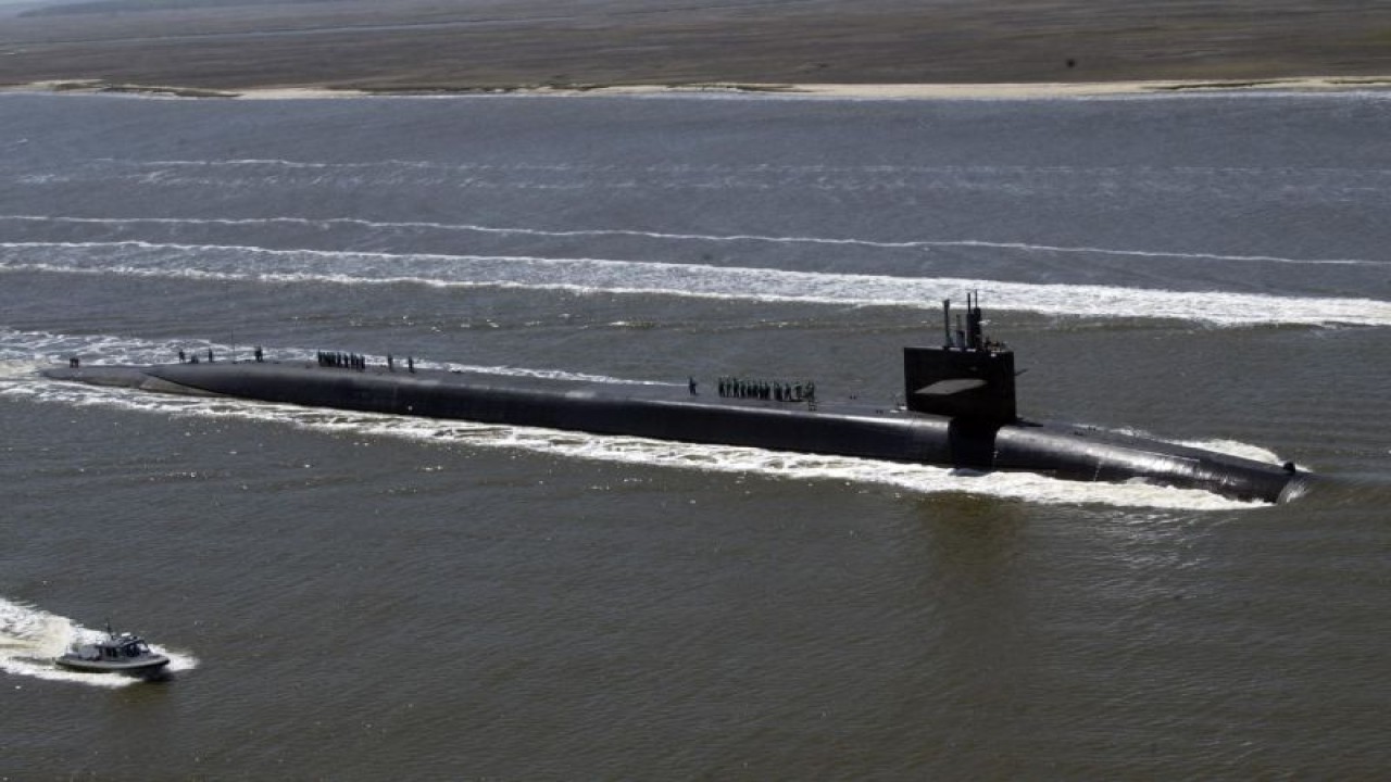 Arsip - Kapal selam nuklir USS Florida milik Angkatan Laut Amerika Serikat, diambil gambarnya pada 11 April 2006 oleh Angkatan Laut Amerika Serikat. (United States Navy-Angkatan Laut Amerika Serikat)