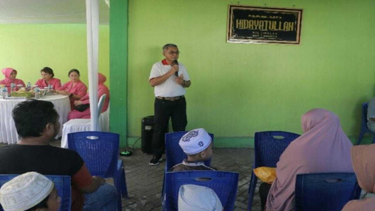 Kapolda Sulut Irjen Pol Setyo Budiyanto saat membuka pelaksankaan khitanan massal. ANTARA/HO-Humas Polda Sulut. (1)