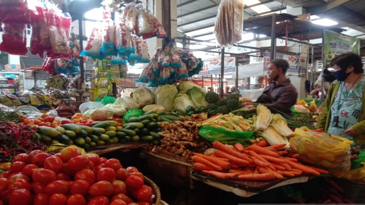 Kegiatan pasar murah di Pontianak (ANTARA/Dedi)