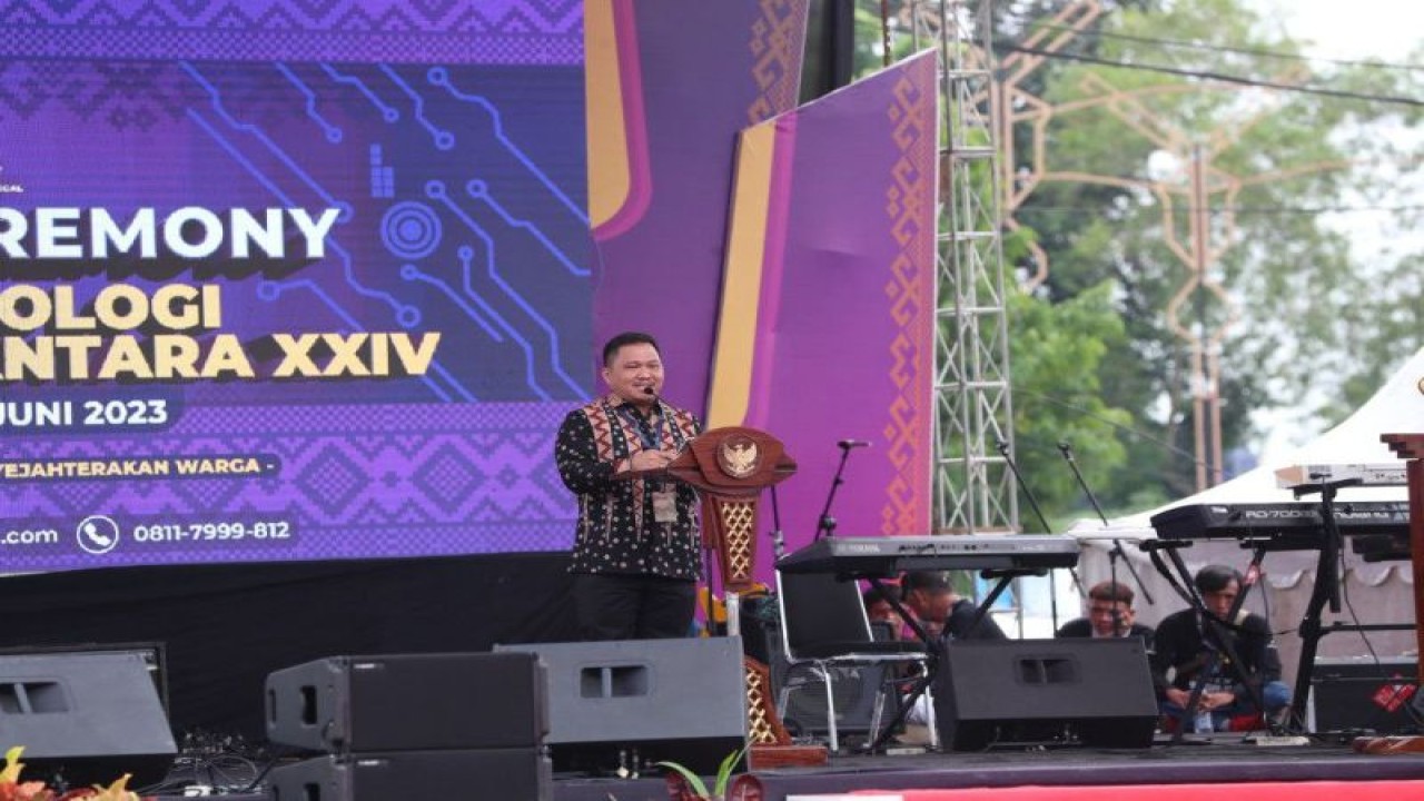Kepala Badan Pengembangan Informasi Kemendes PDTT Ivanovich Agusta dalam Gelar Teknologi Tepat Guna Nusantara (GTTGN) XXIV Tahun 2023, di Bandar Lampung, Lampung, Rabu (7/6/2023). (ANTARA/ HO - Kemendes PDTT)