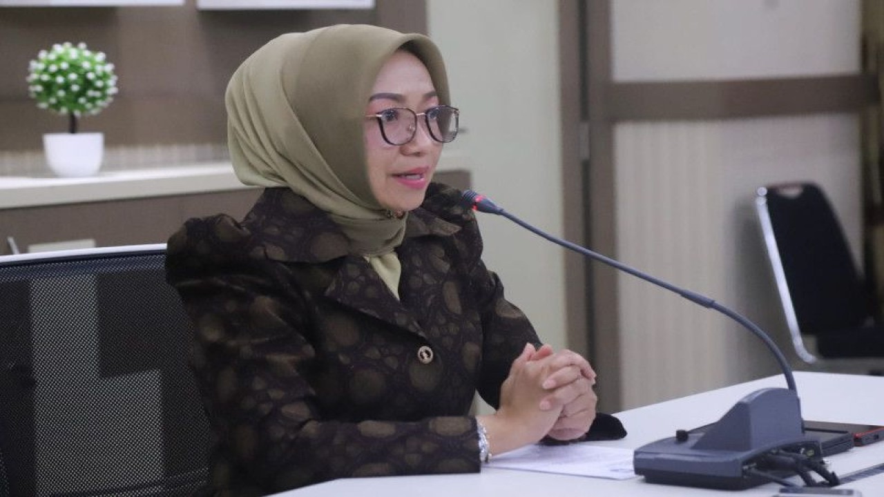 Inspektur Jenderal Kemnaker, Estiarty Haryani dalam sambutan pembukaan Rapat Kerja Inspektorat Jenderal (Itjen) Kemnaker Tahun 2023 secara daring di Jakarta, Selasa (20/6/2023) malam. (ANTARA/HO-Kemnaker)