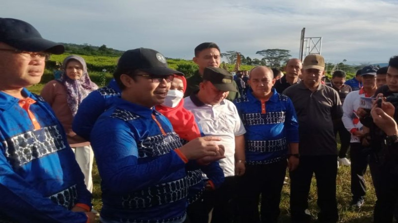 Kepala BKKBN Hasto Wardoyo ketika meyosialisasikan pentingnya PHBS kepada masyarakat. (ANTARA/HO-BKKBN)