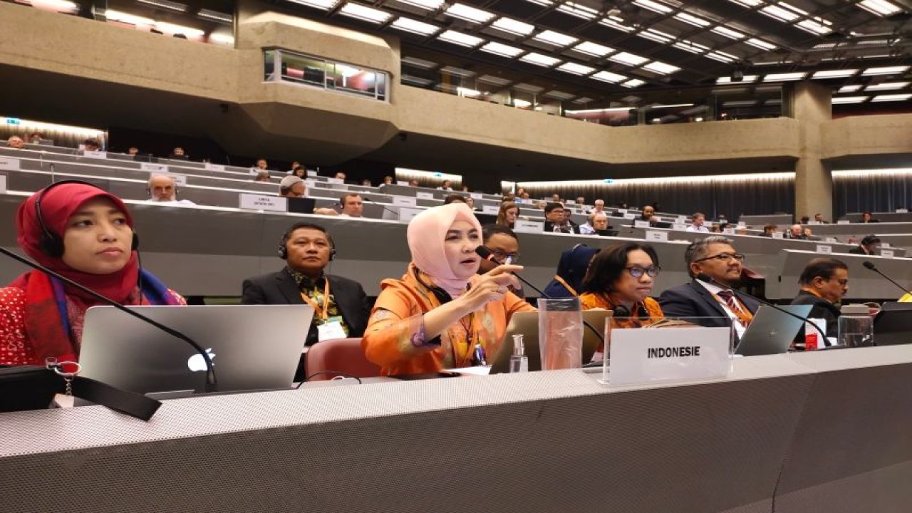 Kepala Badan Meteorologi, Klimatologi, dan Geofisika (BMKG), Dwikorita Karnawati (tengah) kembali terpilih menjadi Executive Council World Meteorological Organization (WMO) periode 2023-2027 di Jenewa, Swiss, Kamis (1/6/2023). (FOTO ANTARA/HO-BMKG)