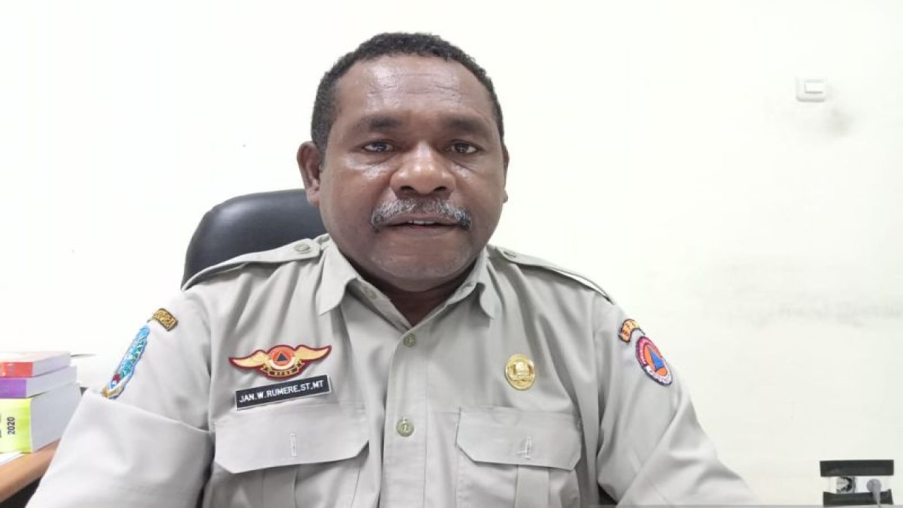 Kepala BPBD Kabupaten Jayapura Jan W. Rumere (ANTARA/Agustina Estevani Janggo)