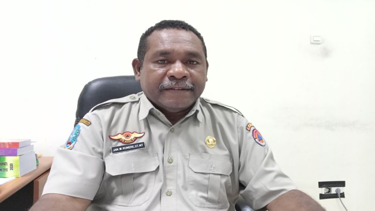 Kepala BPBD Kabupaten Jayapura, Provinsi Papua, Jan W. Rumere (FOTO ANTARA/Agustina Estevani Janggo)