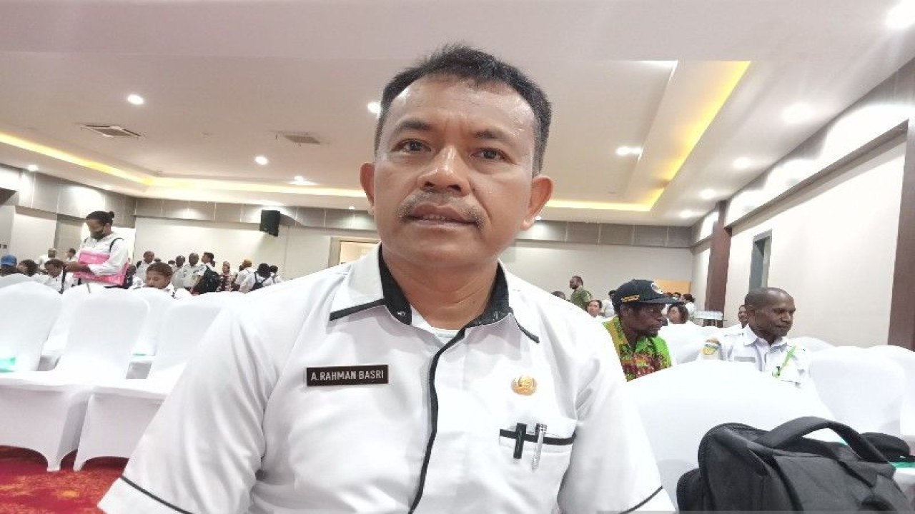 Kepala Dinas Lingkungan Hidup Kabupaten Jayapura Abdul Rahman Basri (ANTARA/Agustina Estevani Janggo)