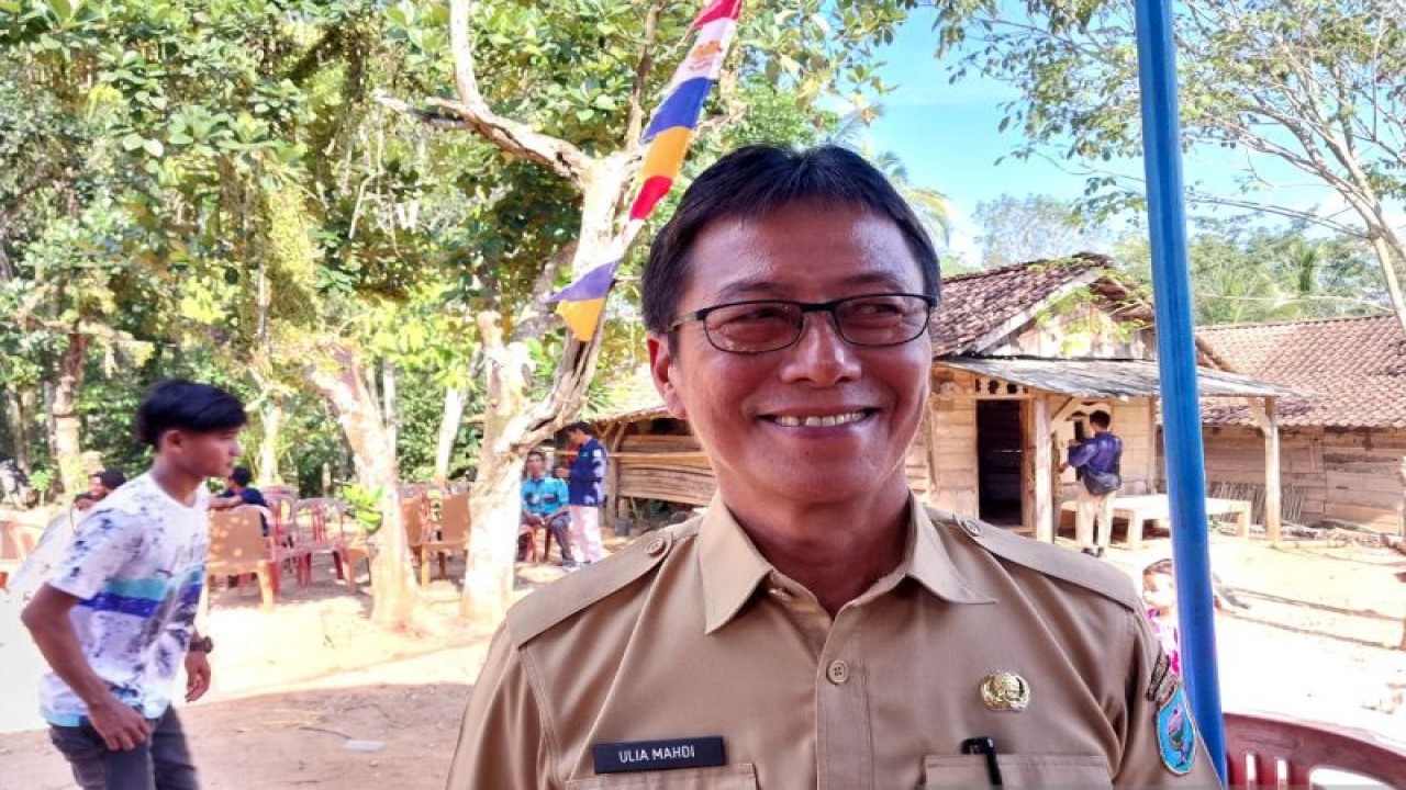 Kepala Dinas PUPR OKU Ulia Mahdi. (ANTARA/Edo Purmana/23)