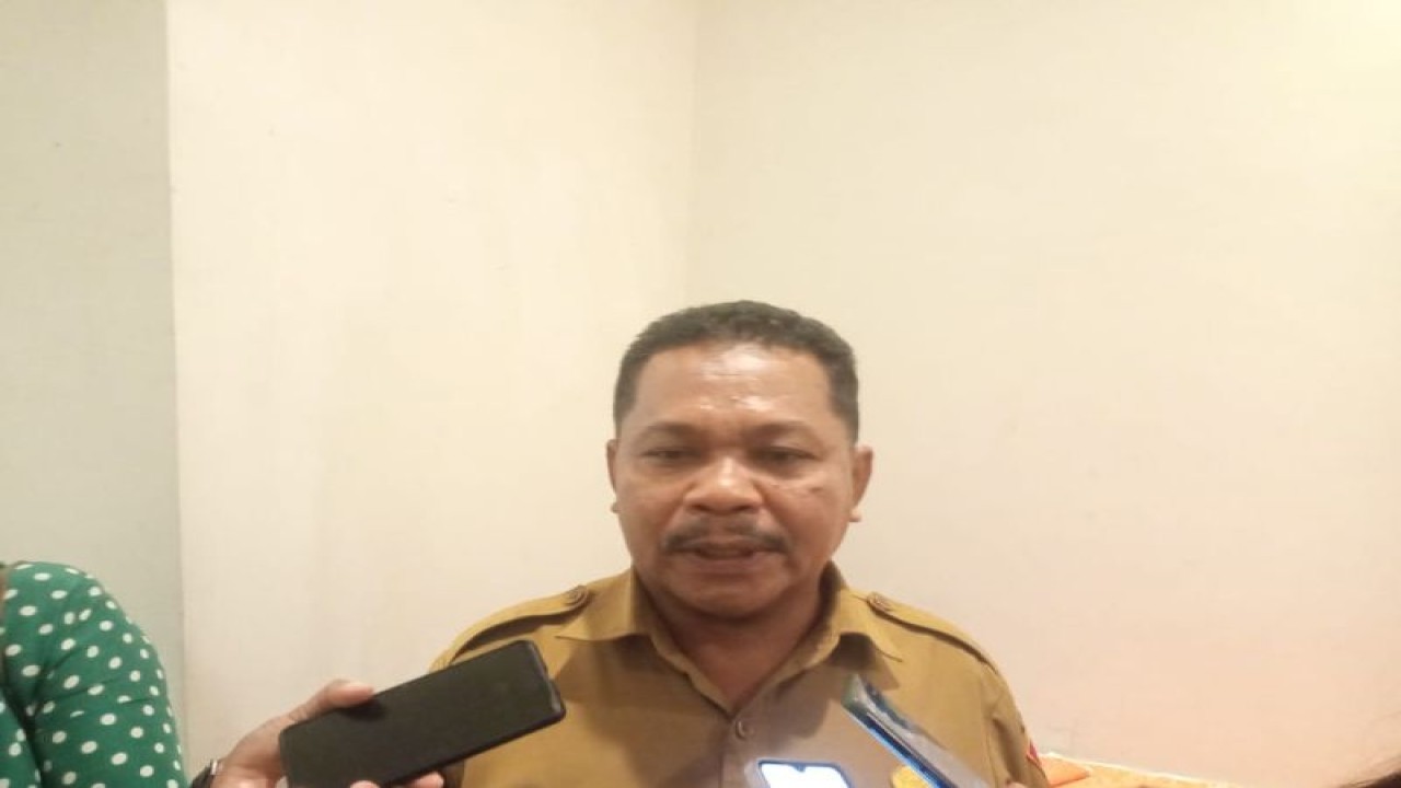 Kepala Dinas Tenaga Kerja (Disnaker) Kota Ambon, Stiven Patty. ANTARA/Penina F Mayaut.