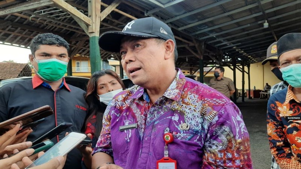 Kepala DPKP Kabupaten Tangerang Asep Jatnika (ANTARA/Azmi Samsul Maarif)