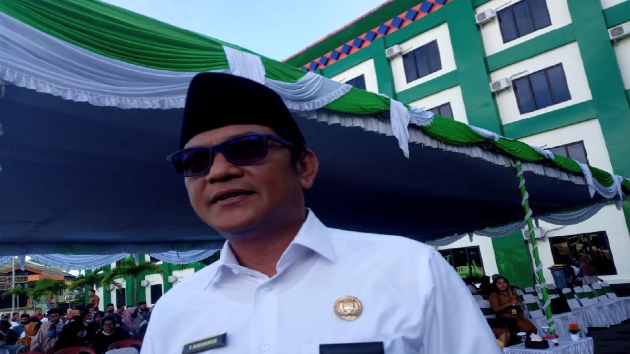 Kepala Kantor Kementerian Agama (Kankemenag) Kota Ambon, Provinsi Maluku, H.R Hassannusi. FOTO ANTARA/ Penina F Mayaut.