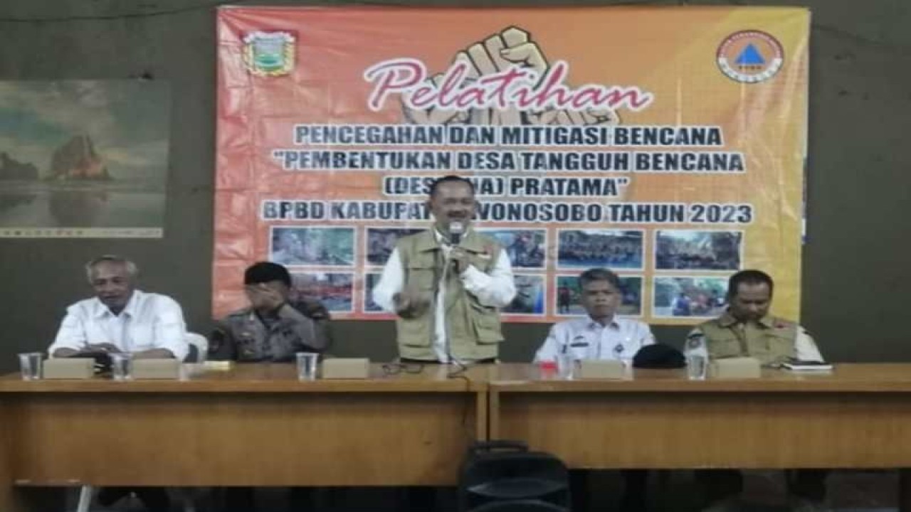 Kepala Pelaksana BPBD Kabupaten Wonosobo Bambang Triyono berbicara dalam pelatihan mitigasi bencana. ANTARA/HO - BPBD Wonosobo
