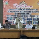 Kepala Pelaksana BPBD Kabupaten Wonosobo Bambang Triyono berbicara dalam pelatihan mitigasi bencana. ANTARA/HO - BPBD Wonosobo-1687426918