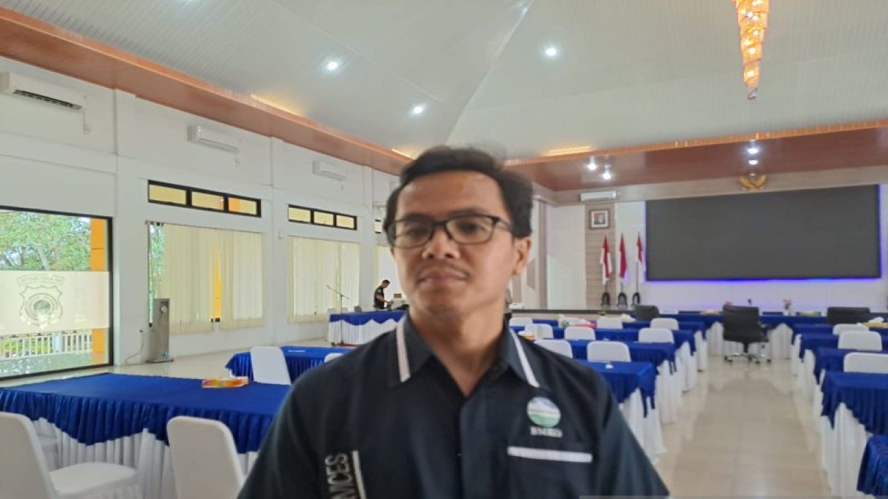 Kepala Seksi Data dan Informasi BMKG Depati Amir Kota Pangkalpinang Kurniaji. (ANTARA/Aprionis)