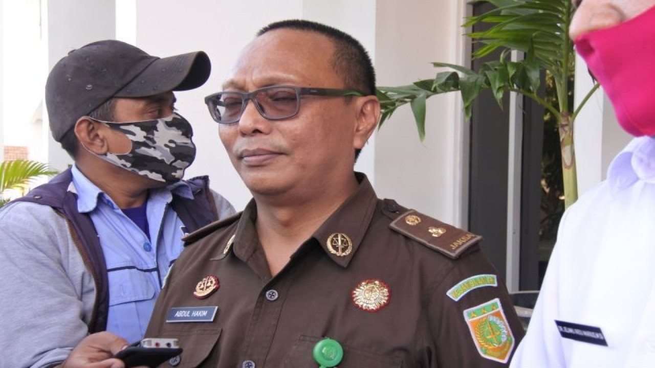 Kepala Seksi Penerangan Hukum dan Humas Kejaksaan Tinggi Provinsi Nusa Tenggara Timur Abdul Hakim ANTARA/Benny Jahang)