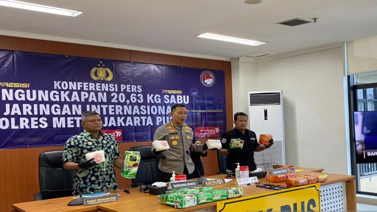 Kapolres Metro Jakarta Pusat Kombes Pol Komarudin dalam konferensi pers di Kantor Polres Jakarta Pusat, Kemayoran, Jumat (16/6/2023). ANTARA/Mentari Dwi Gayati