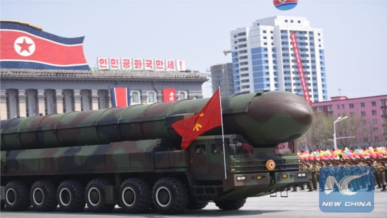 Ilustrasi - Parade militer Tentara Rakyat Korea di Pyongyang, ibu kota Korea Utara, pada 15 April 2017 antara lain mempertontonkan peluru kendali. (Xinhua/Cheng Dayu)