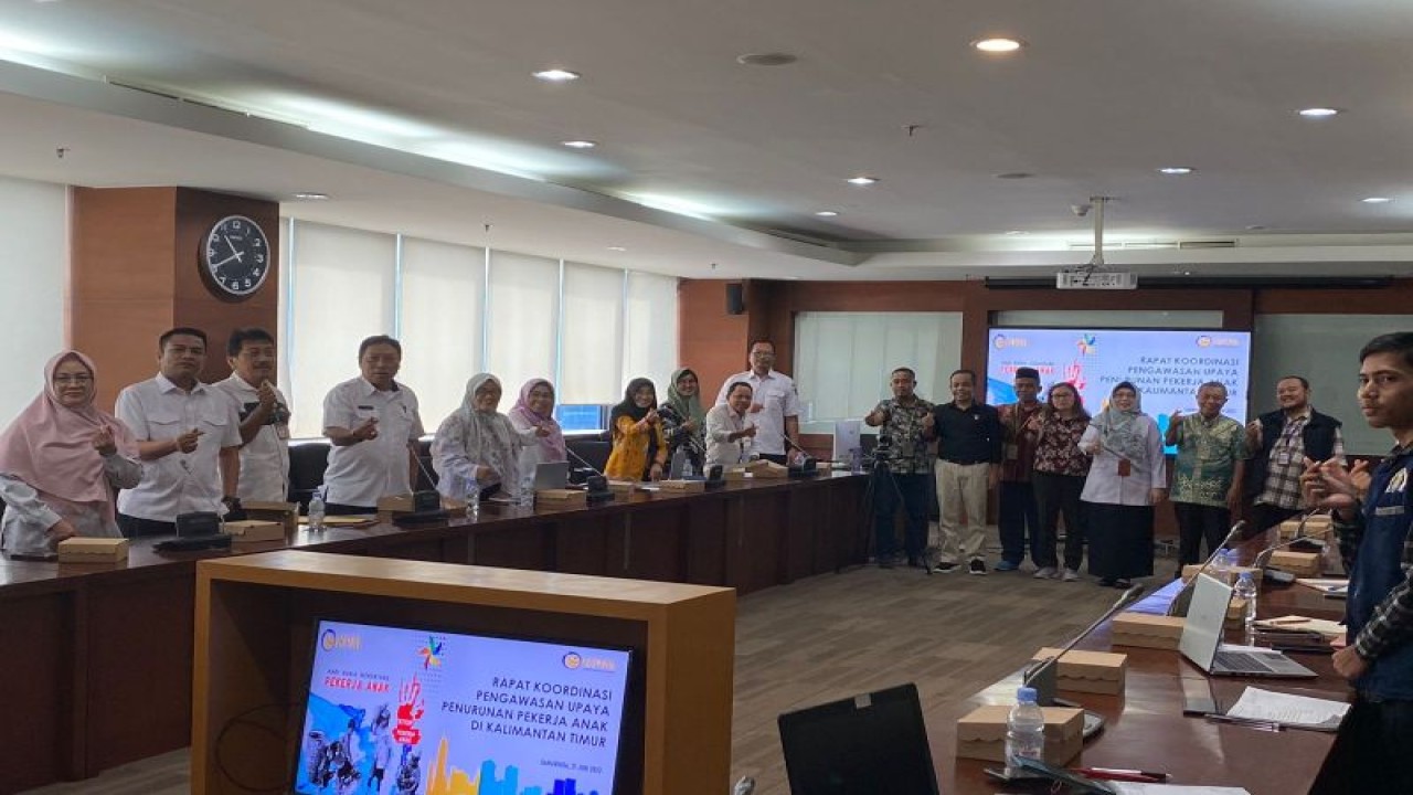 Komisi Perlindungan Anak Indonesia (KPAI) menghadiri rapat koordinasi pengawasan upaya penurunan pekerja anak di Kalimantan Timur. (ANTARA/ HO-KPAI)