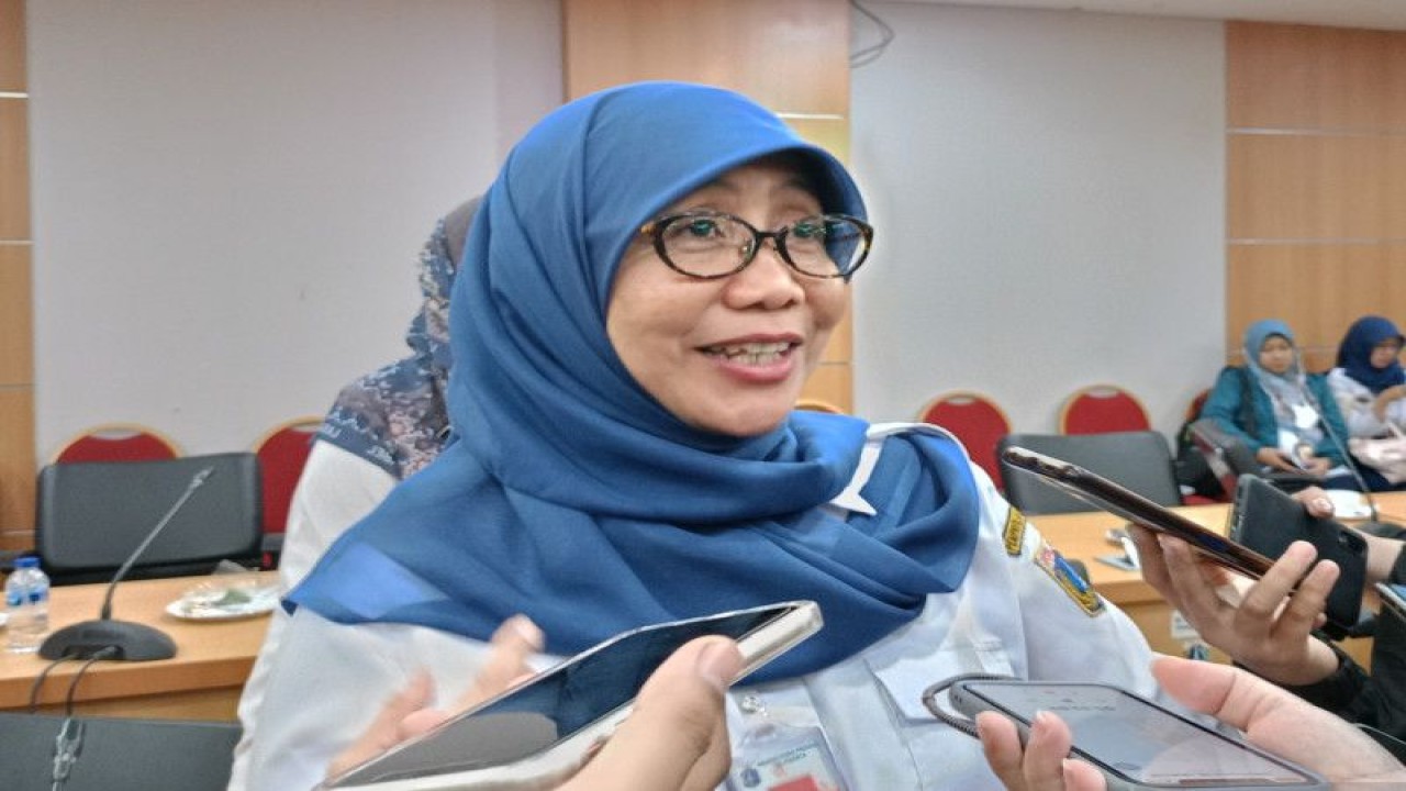 Kepala Dinas Ketahanan Pangan, Kelautan, dan Pertanian (KPKP) Suharini Eliawati dalam Rapat Kerja Komisi B DPRD Provinsi DKI Jakarta di Gedung DPRD DKI, di Jakarta, Rabu (14/6/2023). ANTARA/Siti Nurhaliza