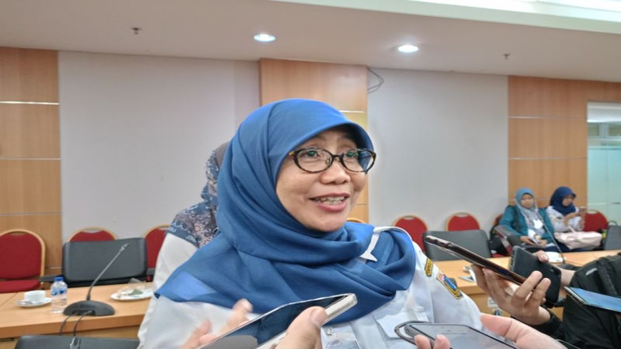 Kepala Dinas Ketahanan Pangan, Kelautan, dan Pertanian (KPKP) Suharini Eliawati dalam Rapat Kerja Komisi B DPRD Provinsi DKI Jakarta di Gedung DPRD DKI, Jakarta Pusat, Rabu (14/6/2023). ANTARA/Siti Nurhaliza