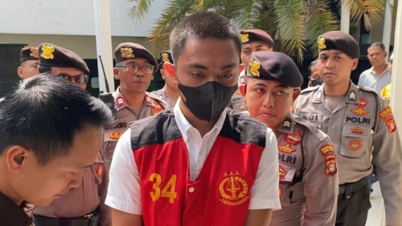 Tersangka Mario Dandy Satriyo (20) memasuki ruang sidang Pengadilan Negeri Jakarta Selatan, Jakarta, Selasa (6/6/2023). ANTARA/Luthfia Miranda Putri