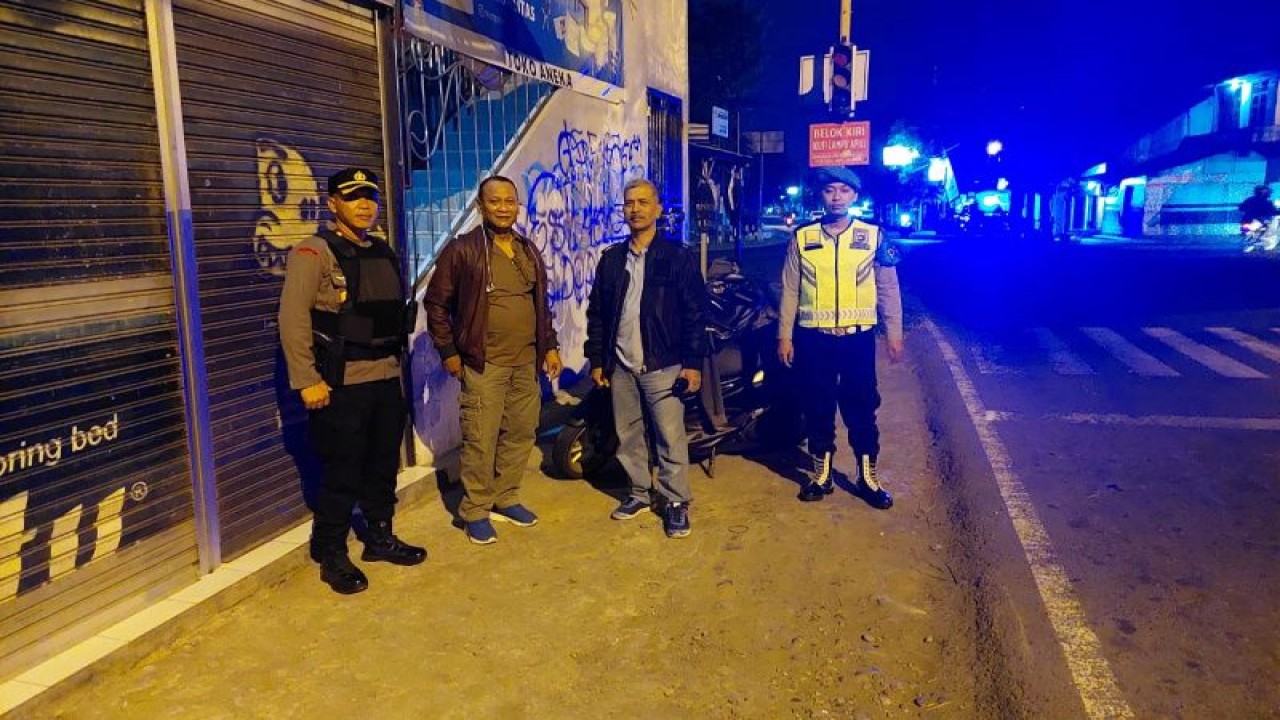 Personel Kepolisian Resor Kulon Progo melakukan pengamanan di seluruh wilayah perbatasan mengantisipasi lanjutkan bentrok suporter sepak bola dan kelompok pencak silat. ANTARA/HO-Dokumen Humas Polres Kulon Progo