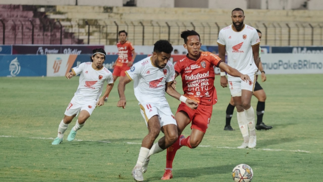 Laga Bali United vs PSM Makassar