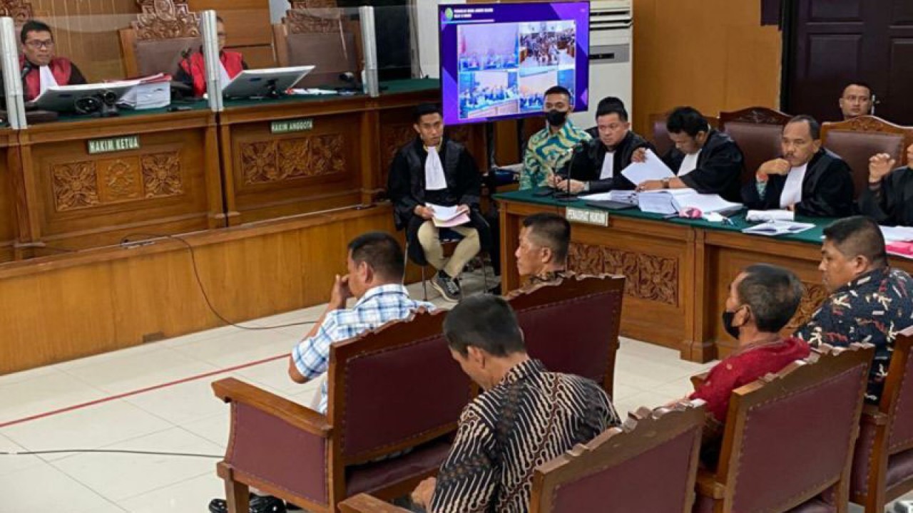 Lima orang satpam yang menjadi saksi dalam persidangan pemeriksaan saksi kasus penganiayaan Mario Dandy Satriyo dan Shane Lukas di Pengadilan Negeri Jakarta Selatan, Jakarta, Kamis (15/6/2023). ANTARA/Luthfia Miranda Putri