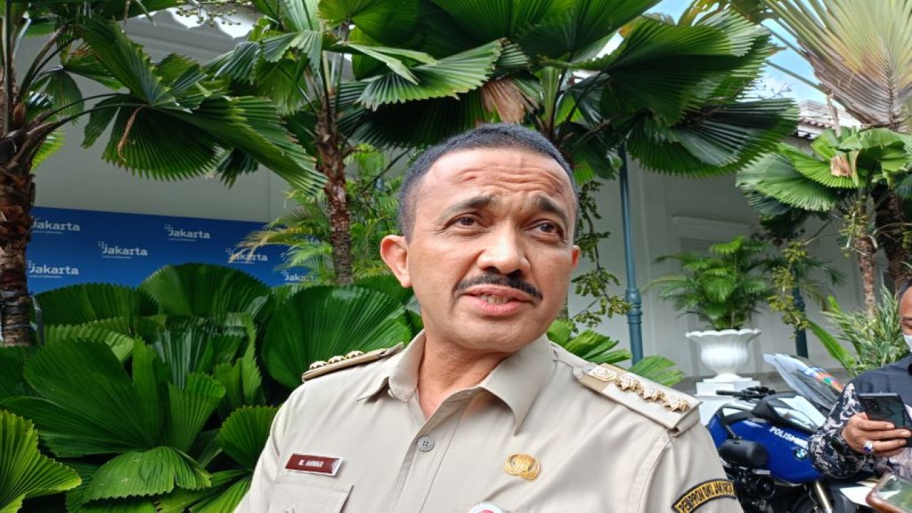 Wali Kota Jakarta Timur M Anwar di Balai Kota DKI, Jakarta Pusat, Senin (19/6/2023). ANTARA/Siti Nurhaliza