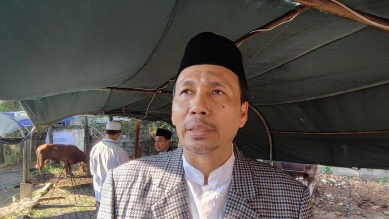 Sekretaris Badan Pengurus Harian (BPH) RS Islam Jakarta Muhammad Ziyad saat memberikan keterangan pers usai pelaksanaan Shalat Idul Adha 1444 Hijriah di Masjid Baitusy Syifa Rumah Islam Jakarta, Pondok Kopi, Jakarta Timur, Rabu (28/6/2023). ANTARA/Syaiful Hakim