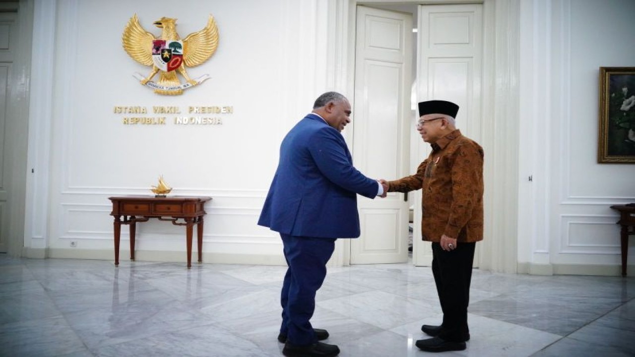 Wakil Presiden Ma’ruf Amin saat menerima kunjungan Wakil Perdana Menteri Vanuatu Jotham Napat Nauka, di Istana Wakil Presiden, Jakarta, Senin (19/6/2023). ANTARA/HO-BPMI Setwapres - Iwan heru