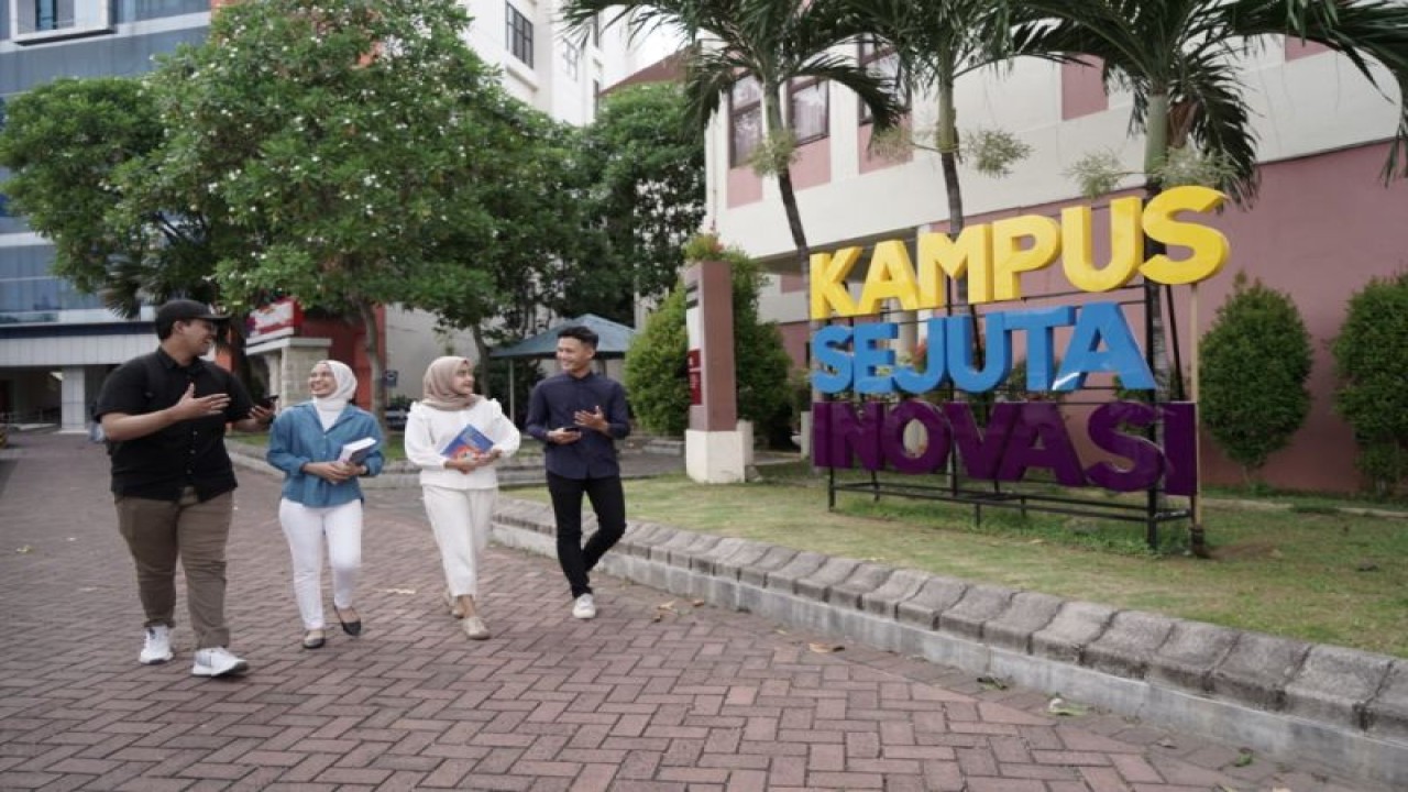 Mahasiswa yang kuliah di Universitas Muhammadiyah Surabaya. (ANTARA/HO-Humas UM Surabaya)