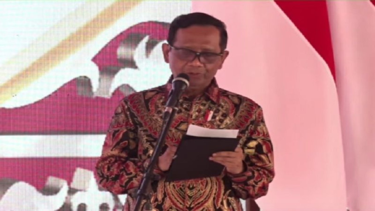 Tangkapan layar - Menteri Koordinator Bidang Politik, Hukum, dan Keamanan Mahfud MD menyampaikan laporan dalam Peluncuran Program Pelaksanaan Rekomendasi Penyelesaian Non-Yudisial Pelanggaran HAM Berat di Pidie, Aceh, Selasa (27/6/2023). ANTARA/Gilang Galiartha