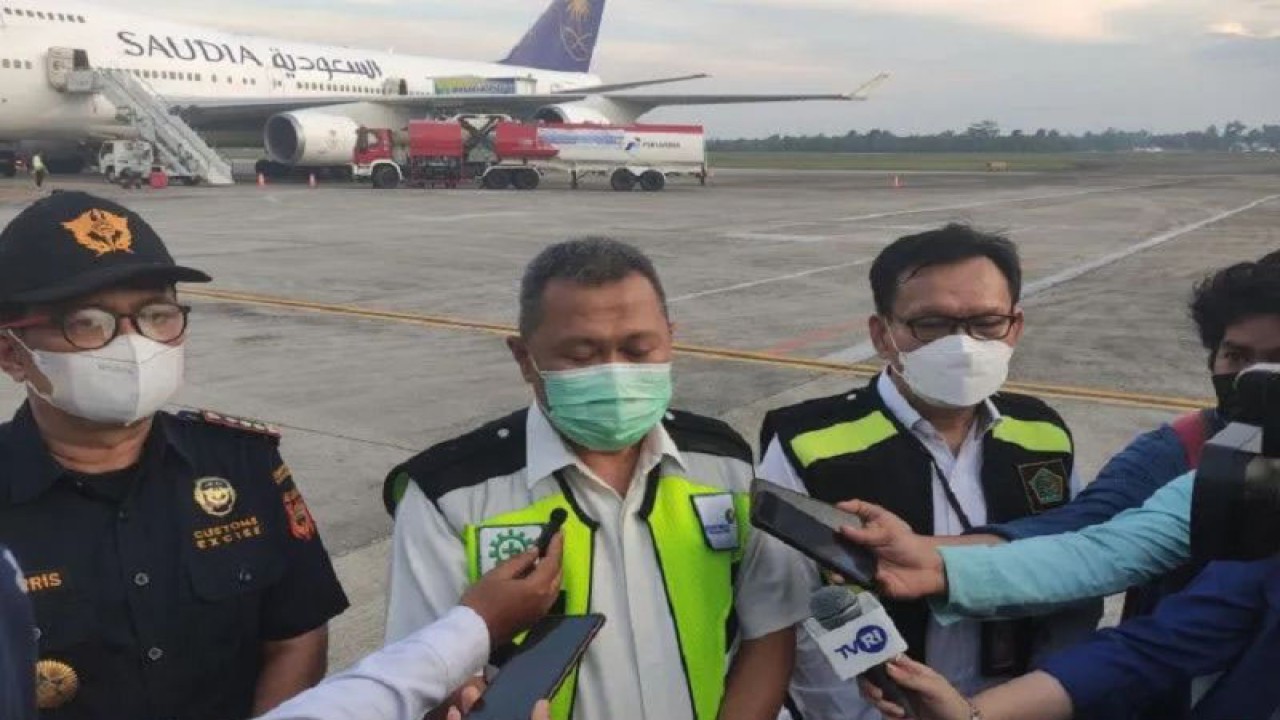 Eksekutif General Manager Bandara Sultan Mahmud Badaruddin II Palembang R. Iwan Winata. ANTARA/M Riezko Bima Elko P