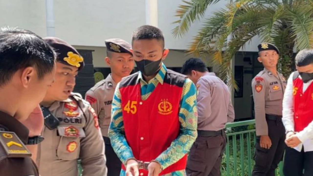 Terdakwa Mario Dandy Satriyo (20) menjalani proses persidangan pemeriksaan saksi atas kasus penganiayaan di Pengadilan Negeri Jakarta Selatan, Jakarta, Kamis (15/6/2023). ANTARA/Luthfia Miranda Putri