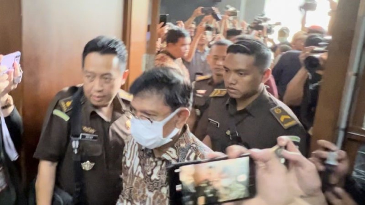 Menkominfo nonaktif Johnny G. Plate tiba di ruang sidang Pengadilan Tipikor Jakarta, Selasa (27/6/2023). ANTARA/Putu Indah Savitri.