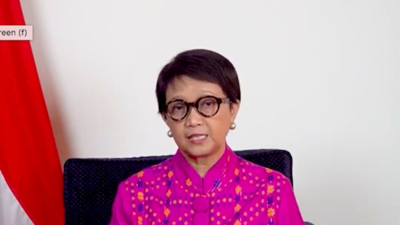 Tangkapan layar Menlu RI Retno Marsudi saat menyampaikan pernyataan pers secara daring mengenai kunjungan kerjanya di Norwegia pada Selasa (13/6/2023). (ANTARA/Yashinta Difa)