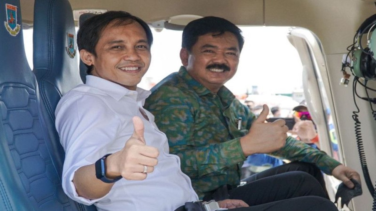 Menteri Agraria dan Tata Ruang/Kepala Badan Pertanahan Nasional (ATR/BPN) Hadi Tjahjanto (kanan) dan Wakil Menteri ATR/ Wakil Kepala BPN Raja Juli Antoni (kiri). ANTARA/Maria Cicilia Galuh