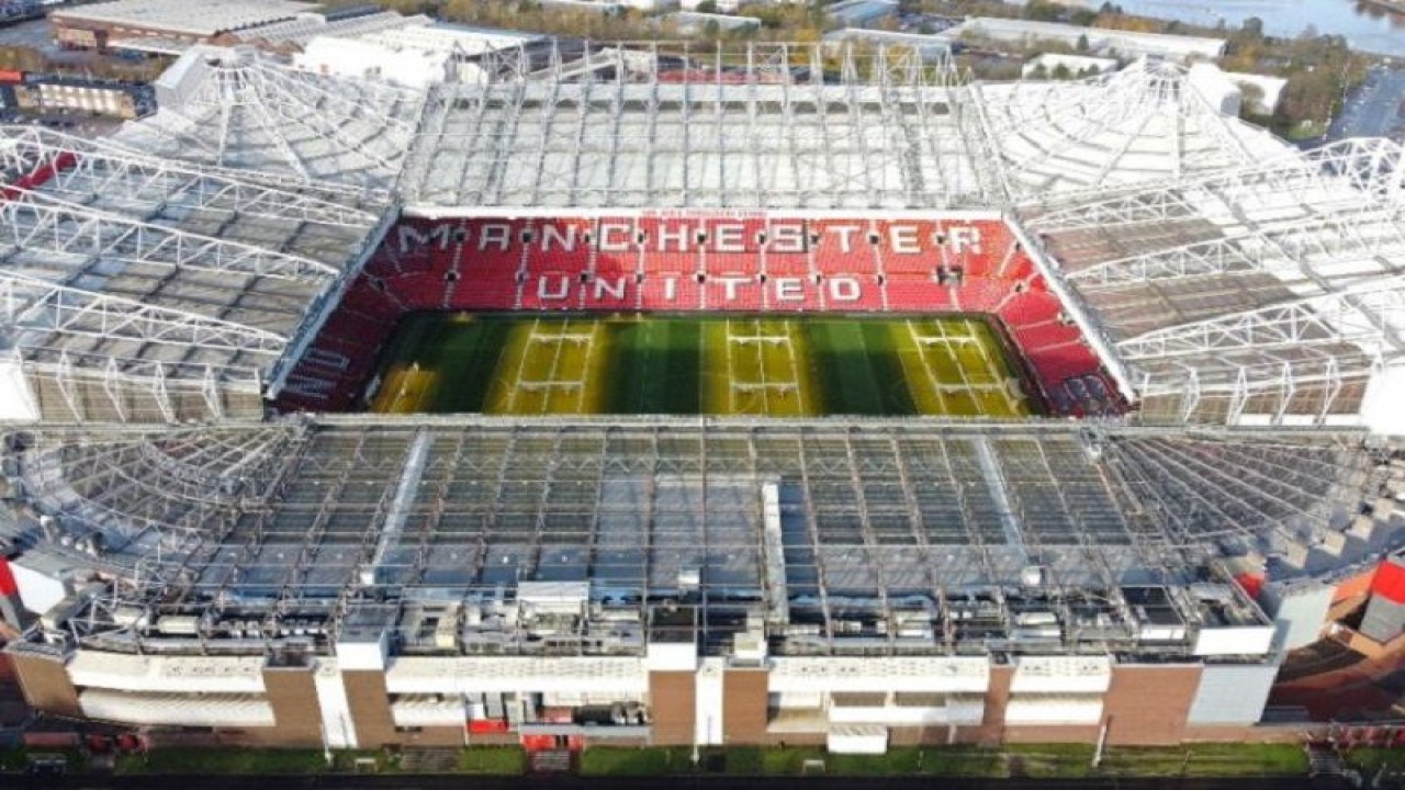 Foto udara stadion Old Trafford, markas tim sepak bola Manchester United, di Manchester, Inggris Utara, Rabu (23/11/2022). (ANTARA/AFP/Oli Scarff/am.)