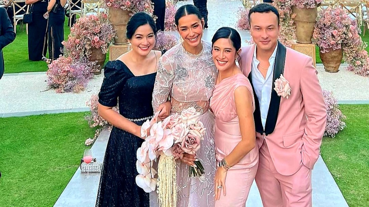 Nicholas Saputra saat hadir ke pernikahan Adinia Wirasti