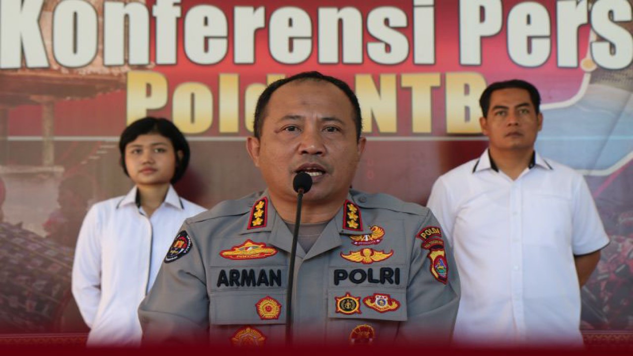 Kepala Bidhumas Polda NTB Kombes Pol. Arman Asmara Syarifuddin. (ANTARA/Dhimas B.P.)