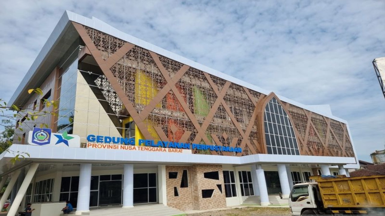Gedung baru pelayanan Perpustakaan Provinsi NTB yang berlokasi di Jalan Pemuda Kota Mataram yang siap beroperasi mulai tanggal 26 Juni 2023 mendatang. (FOTO ANTARA/Nur Imansyah).