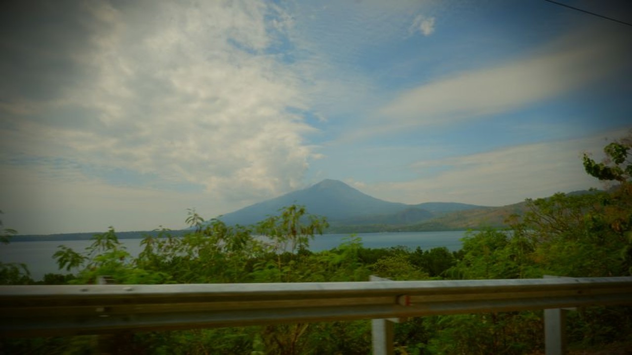 Teluk Balauring, Kabupaten Lembata, Nusa Tenggara Timur. (ANTARA/Fransiska Mariana Nuka)